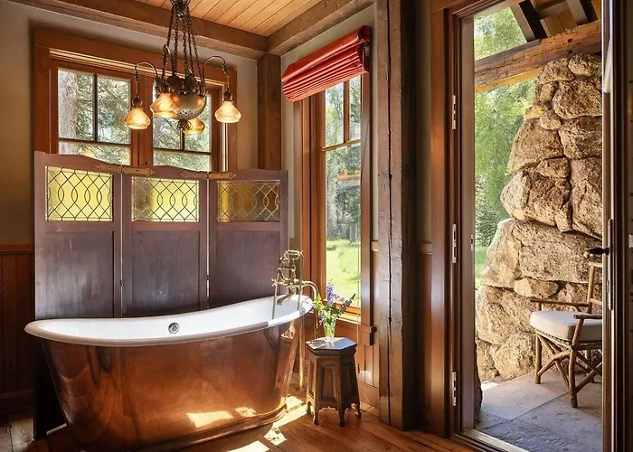 Luxury Mountain Estate With Panoramic Views