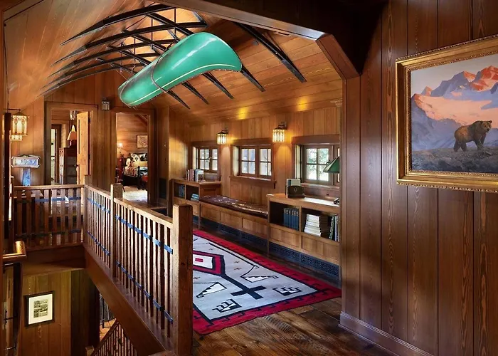 Luxury Mountain Estate With Panoramic Views *