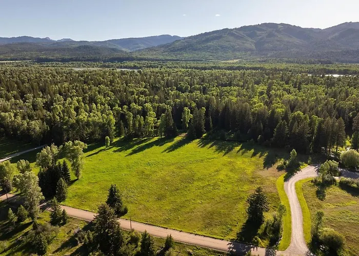 Luxury Mountain Estate With Panoramic Views *